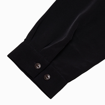 長袖シャツ(マイクスタンドシルエット) &yen;15,000 (税込)